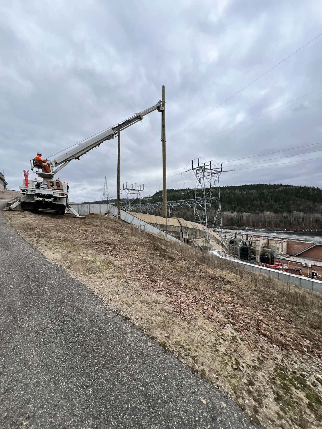 Travaux de LFT Construction à une centrale hydroélectrique